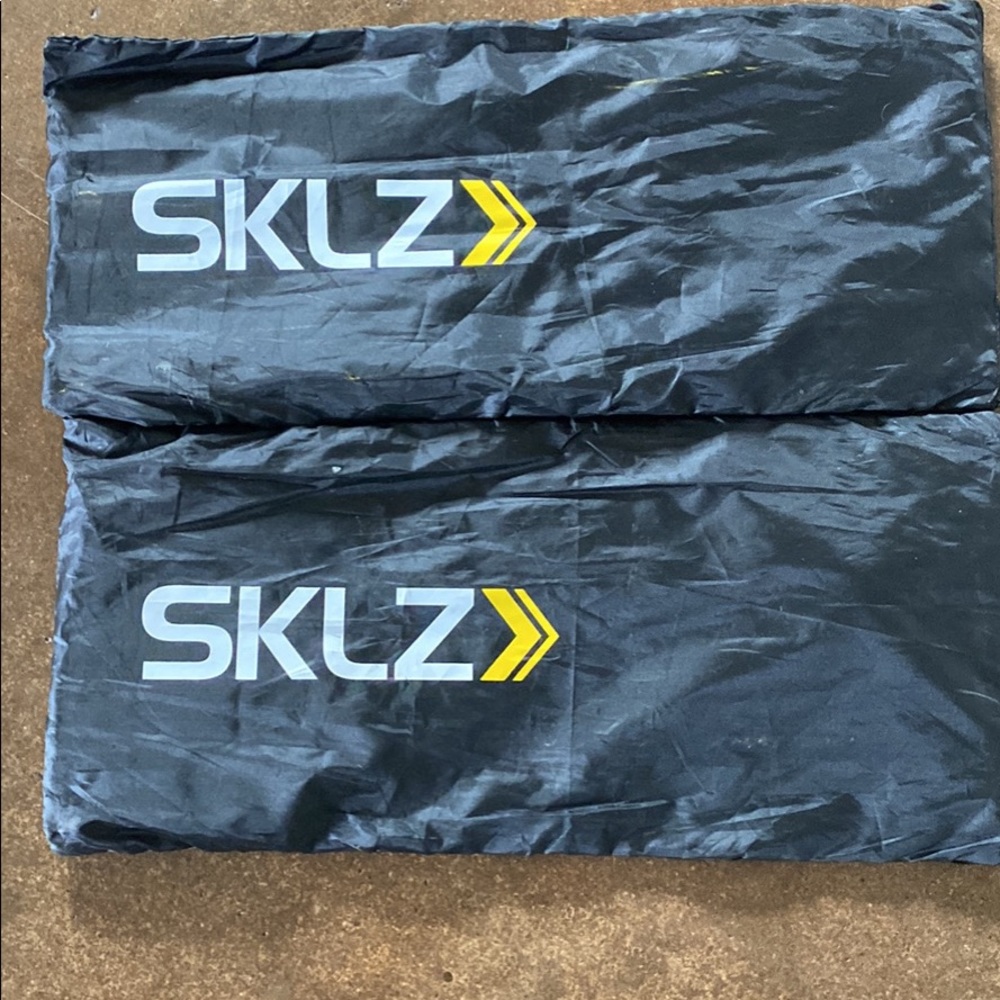 2 SKLZ ladders